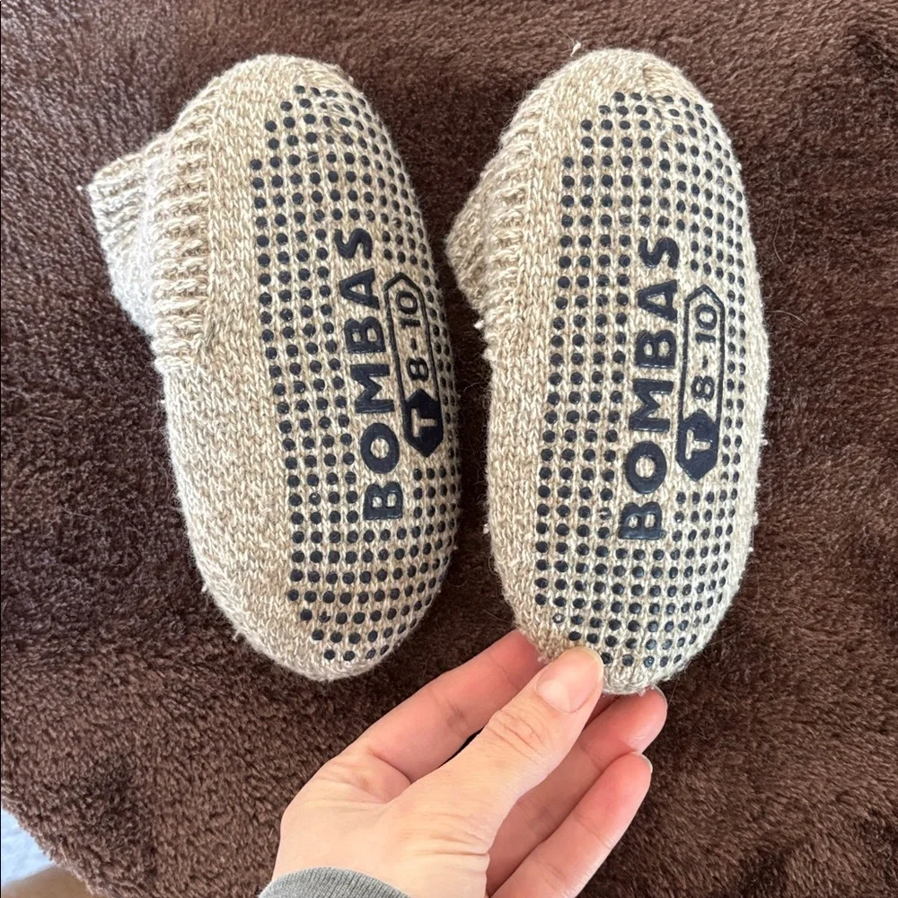 Bombas Beige Knit Slippers Toddler 8-10 - Picture 2 of 3